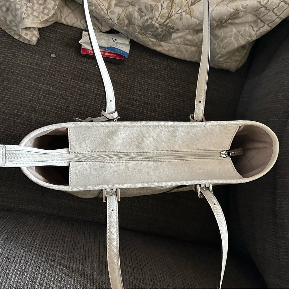 Michael Kors White Tote Bag-NEVER BEEN USED! - Picture 5 of 7